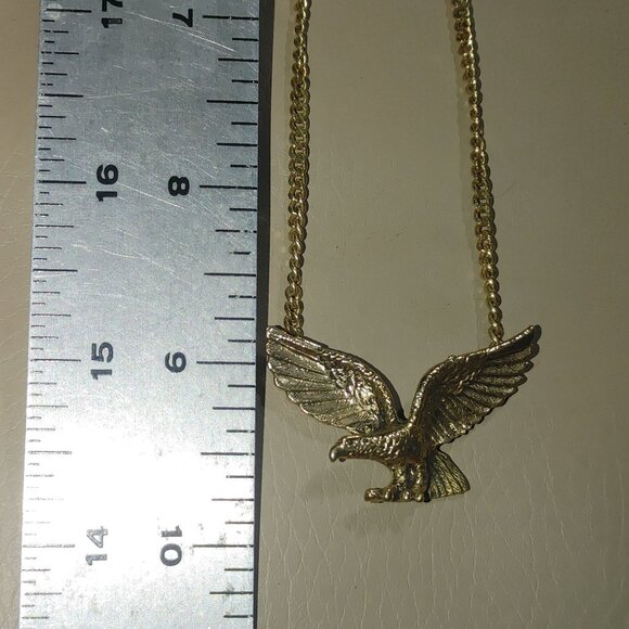Eagle Flying Pendant 18 Inch Necklace Avon Gold Tone Cuban Style Chain Vintage - Picture 4 of 14